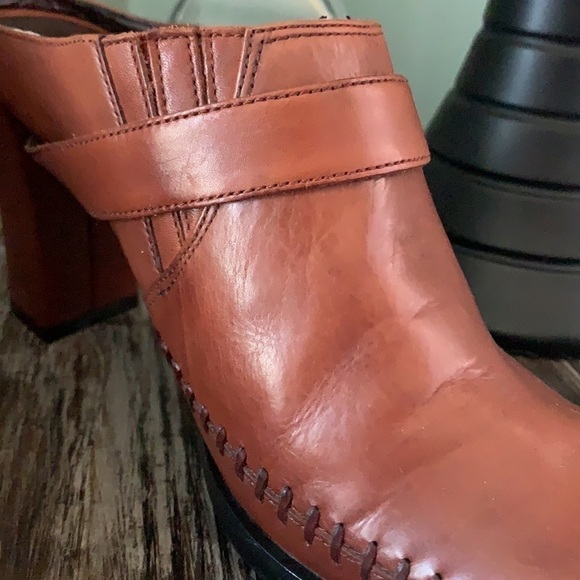 VS Chestnut Leather Block Heel Mules - Picture 8 of 16